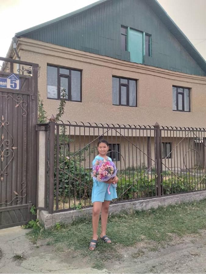 Welcome Guest House Tokmok Ngoại thất bức ảnh